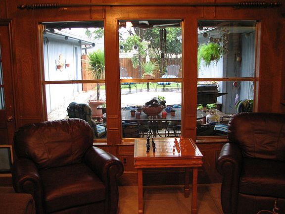 LR1 overlooking Jaquzzi/ deck/ backyard