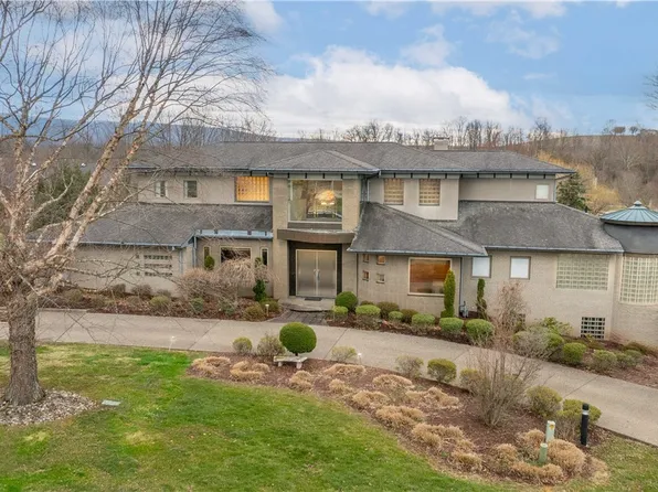 350 N Saratoga Dr S, Uniontown, PA 15401