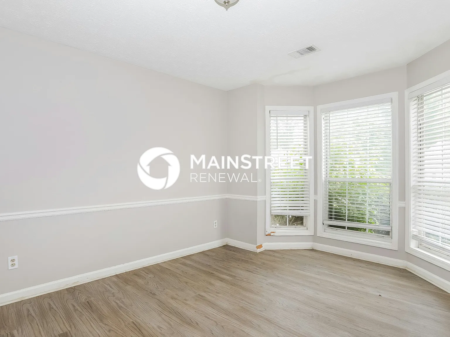 638 Stonemill Manor — Photo 3