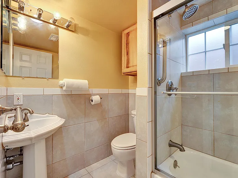 7911 5th Ave NE #2 — Photo 8