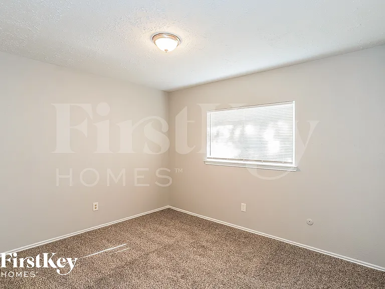 2606 Olster Dr — Photo 12