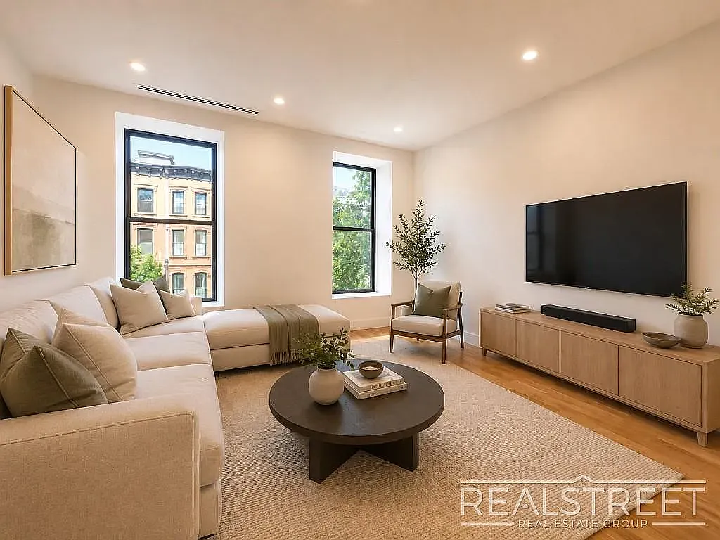 14 Spencer Place — Photo 3