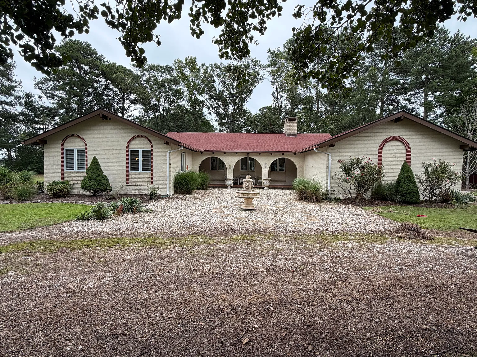 4 bed, 2496 sqft, $2,600 — Photo 1