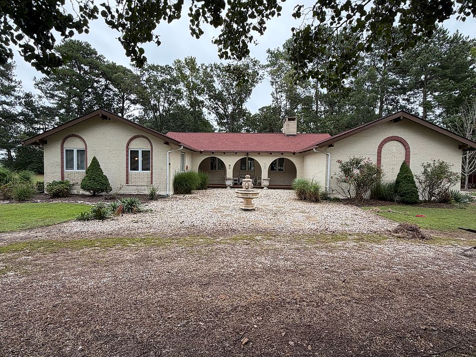 4 BEDROOM 2 BATH RANCHER HOME PROPERTY SITS ON 1.75 ACRE LOT