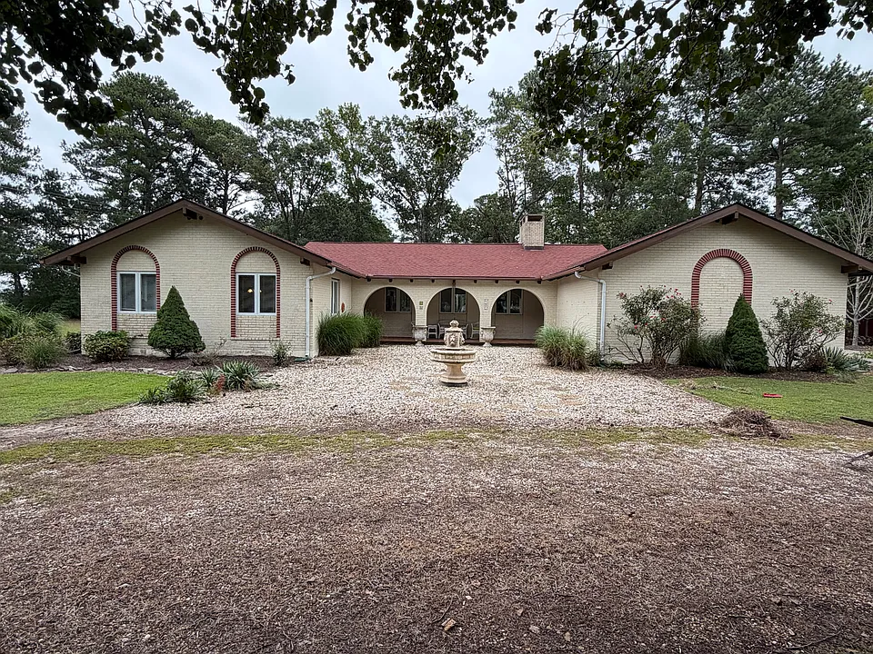 156 Wayne Cir