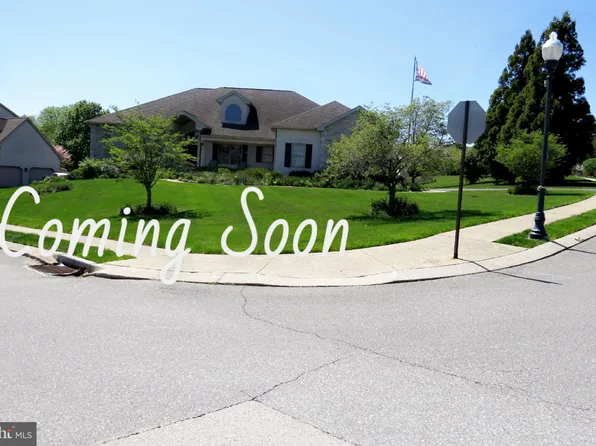 523 Hamlet Dr W, Spring Grove, PA 17362