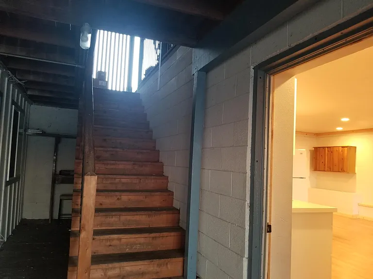 Edgewater Dr — Photo 3