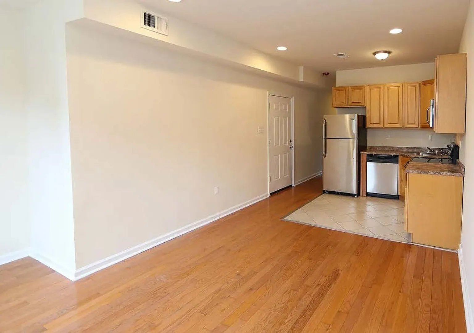Beautiful 2-Bedroom Home Near Temple University! Available NOW! — Photo 3
