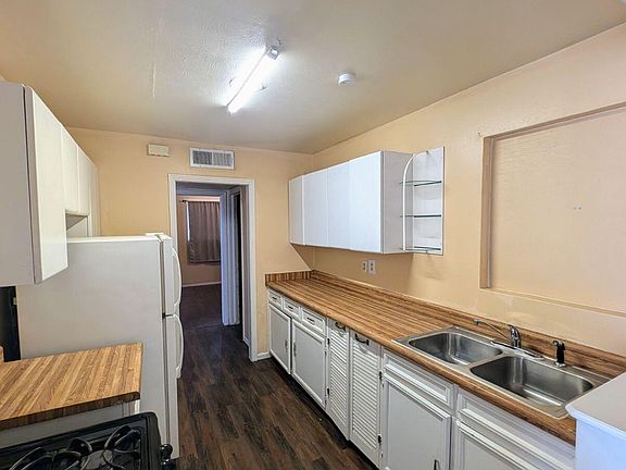 2nd image of 3917 Volcanic Ave Unit A