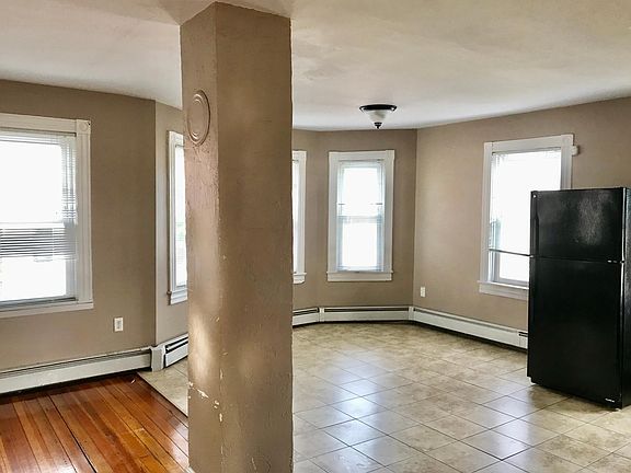 5th image of 110 Gesler St #5