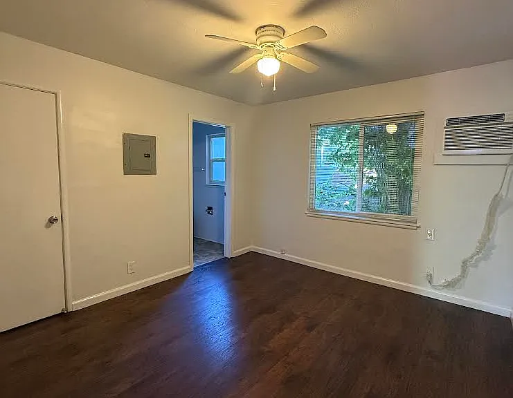 3200 3rd Ave #8 — Photo 5