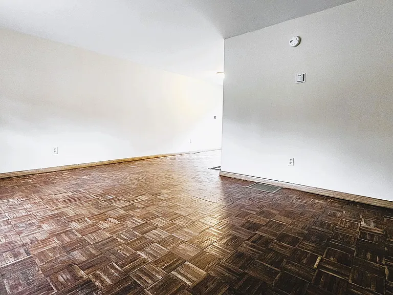 173 Julie Dr — Photo 5
