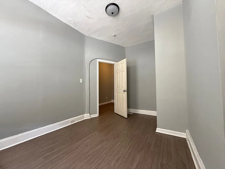 1625 Appleton St — Photo 4
