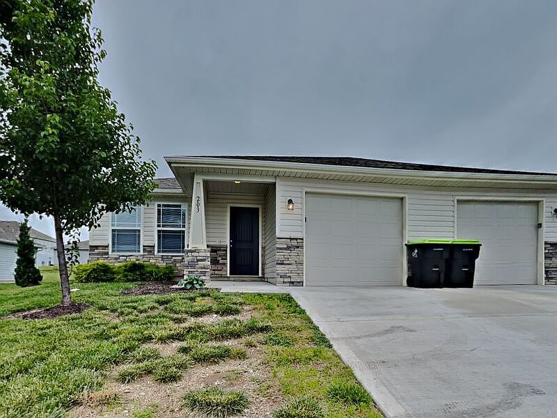 1st image of 203 Lily St
