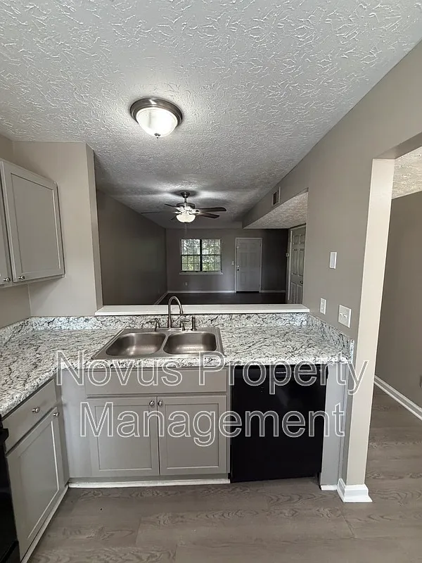 2 bed, 1.5 bath, 1050 sqft, $1,185 — Photo 2