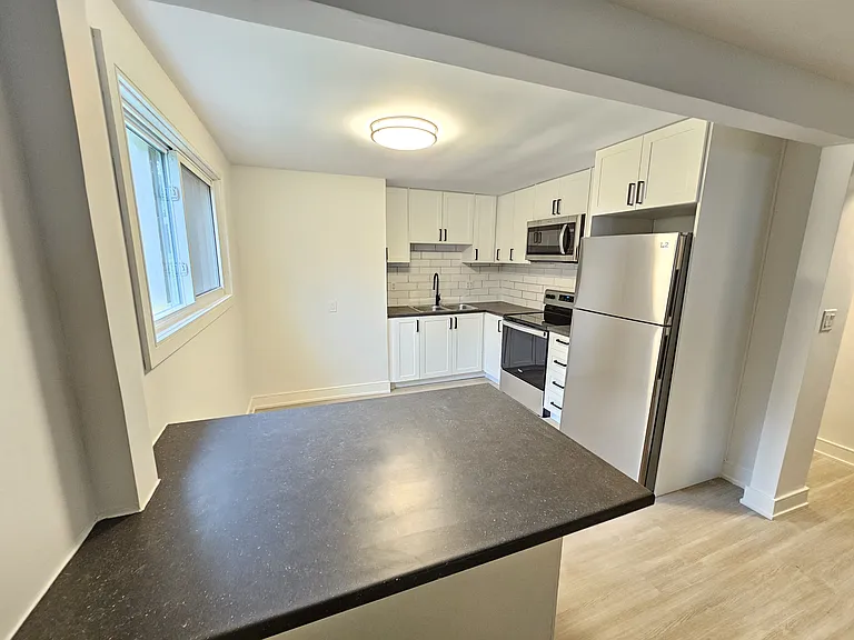 34 Carleton St S — Photo 4