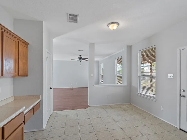 120 Brazos Ln — Photo 11