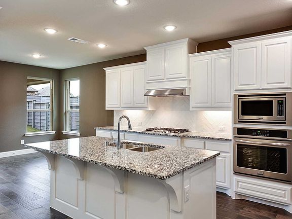 2nd image of 812 Parkland Dr