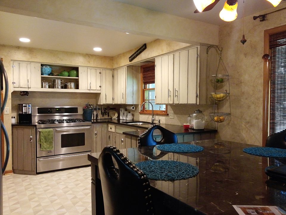 1st image of 579 W 29th St