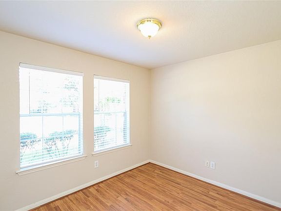 3rd image of 46 E Misty Dawn Dr