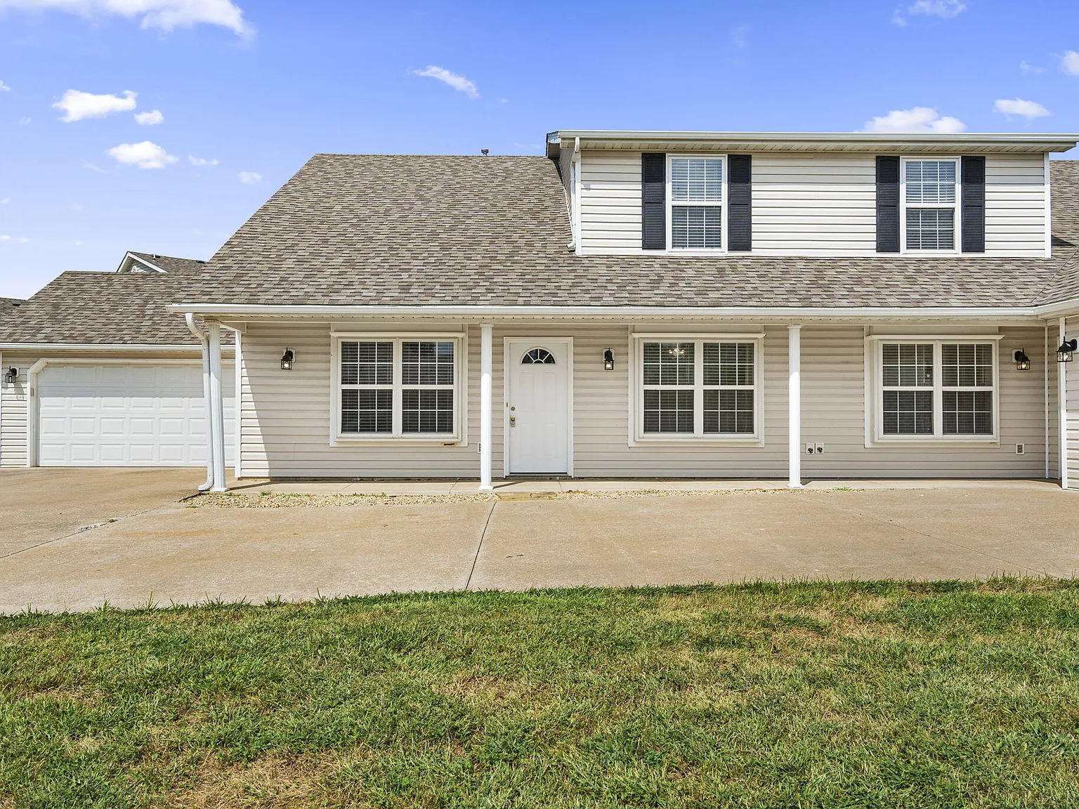 4 bed, 2.0 bath, 1850 sqft, $1,700 — Photo 2