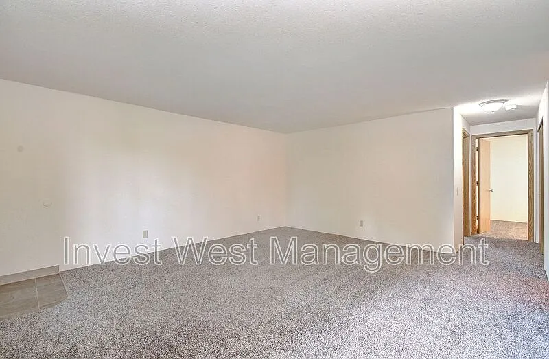 1861 Kingsley Rd #77