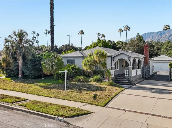 2209 Queensberry Rd, Pasadena, CA 91104