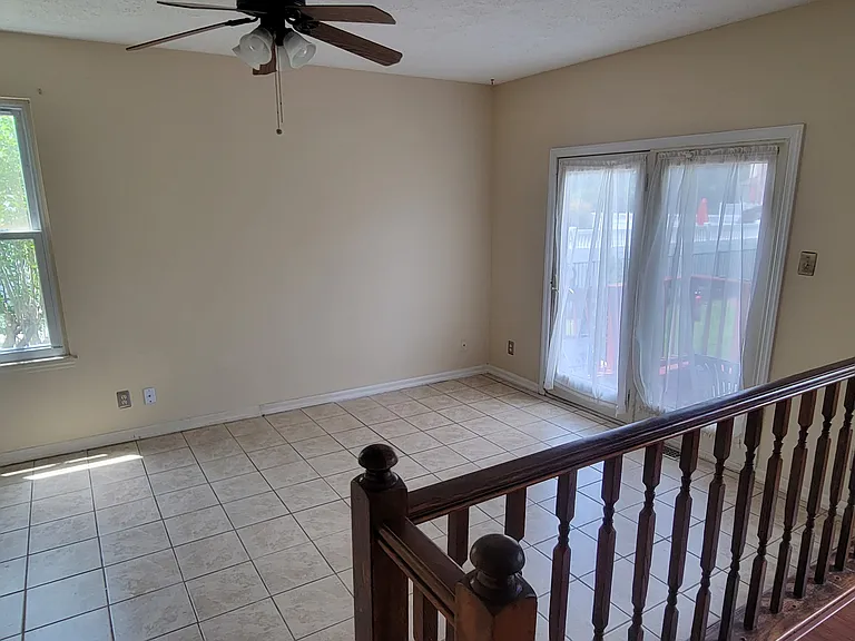107 Windsor Ct — Photo 14
