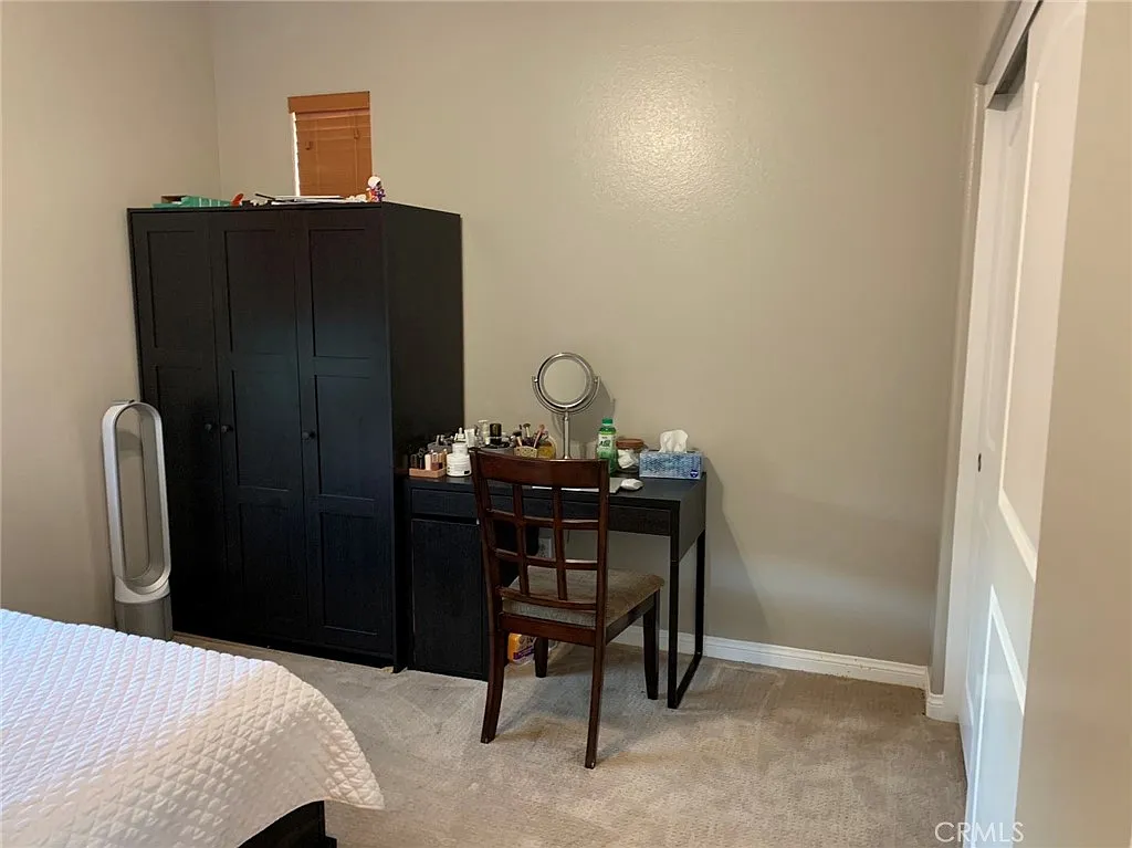 5 bed, 2413 sqft, $7,600 — Photo 2