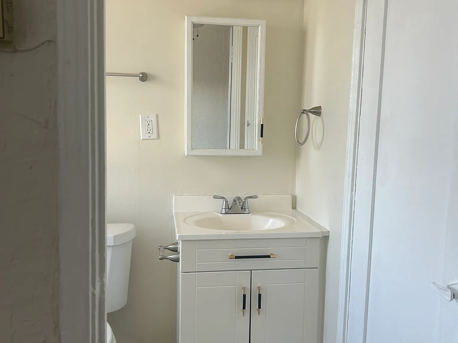 Studio, 600 sqft, $1,283 — Photo 2