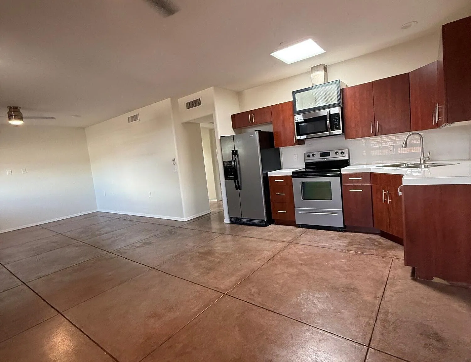 2 bed, 1.0 bath, 1038 sqft, $1,500 — Photo 2