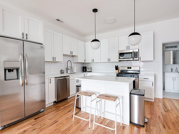 3rd image of 1636 N Western Ave #1