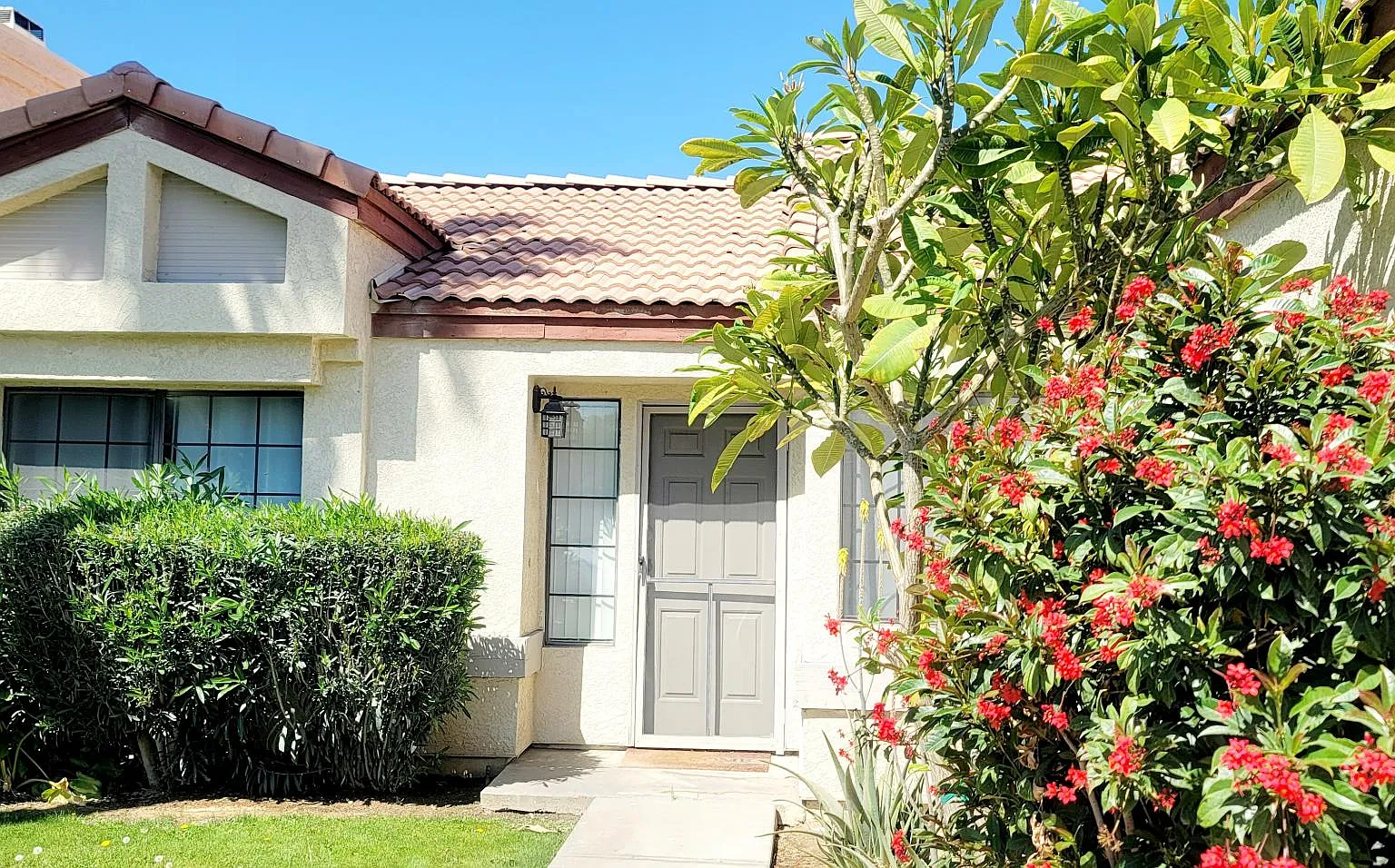 4 bed, 1700 sqft, $5,900 — Photo 2