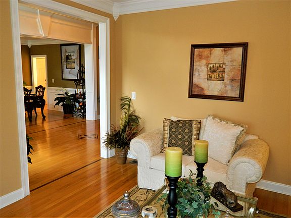 5th image of 1810 Lancaster Dr SE