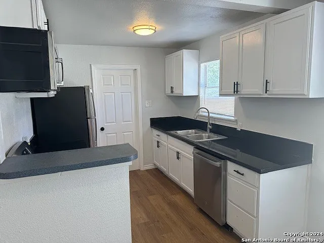 3 bed, 2.0 bath, 1300 sqft, $1,700 — Photo 3