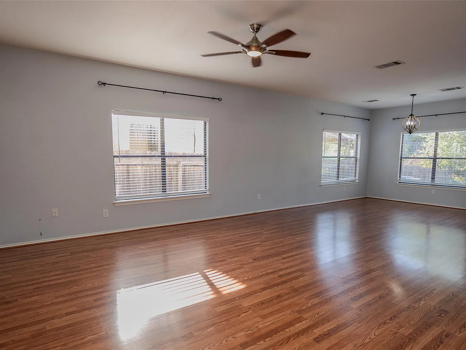 4 bed, 2.5 bath, 2370 sqft, $2,300 — Photo 3