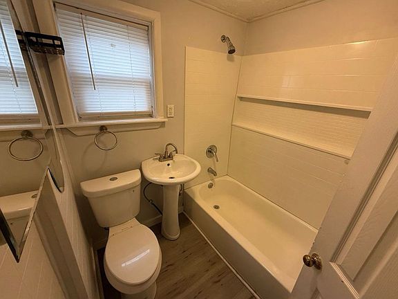 4th image of 105 Cross St #1L