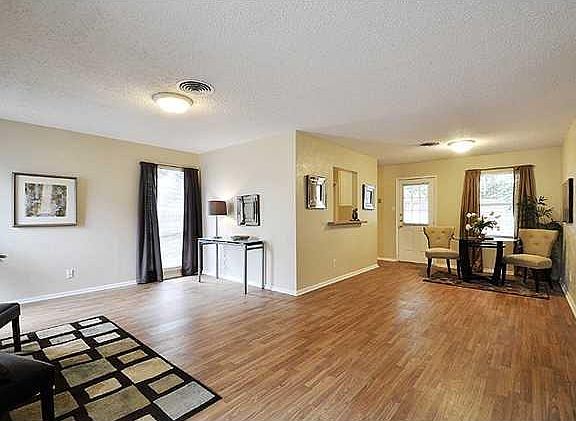 4th image of 6707 Columbia Dr