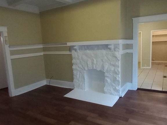 2nd image of 1042 Greenlaw Ave