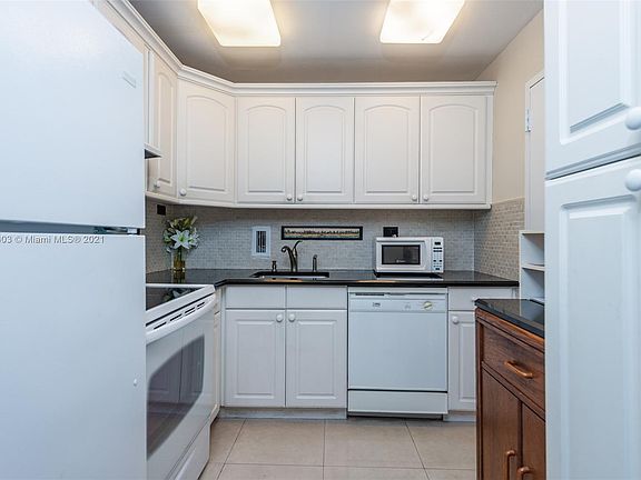 Kitchen_625 Biltmore way #804