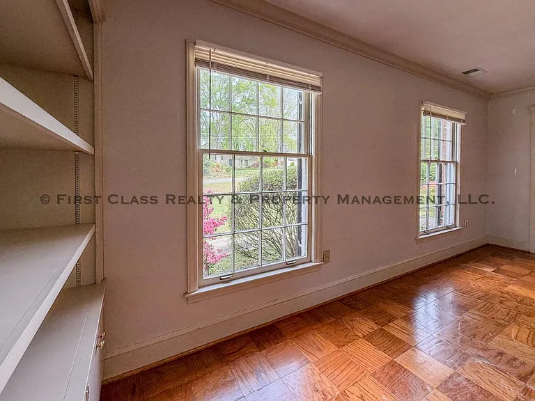 500 Ashworth Rd — Photo 20