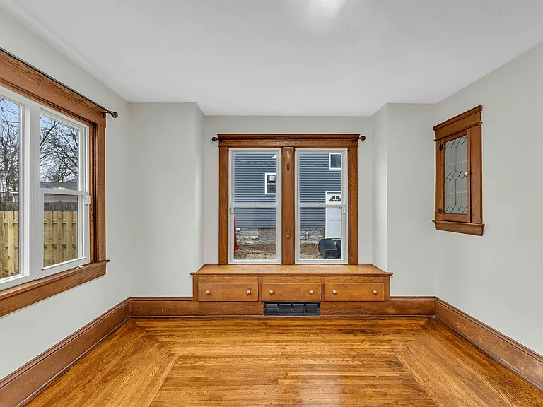 410 Bronson St — Photo 7