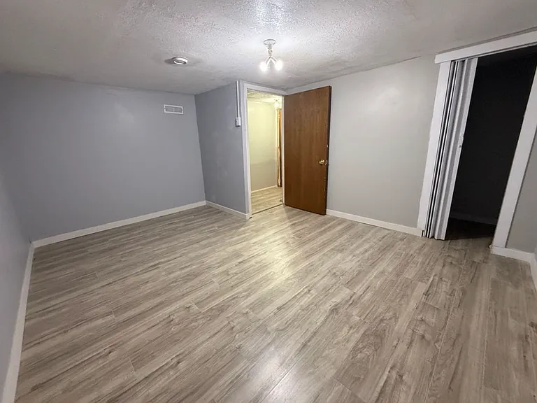 2404 Glenwood Ave — Photo 9