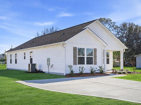 3rd image of 232 Rae St