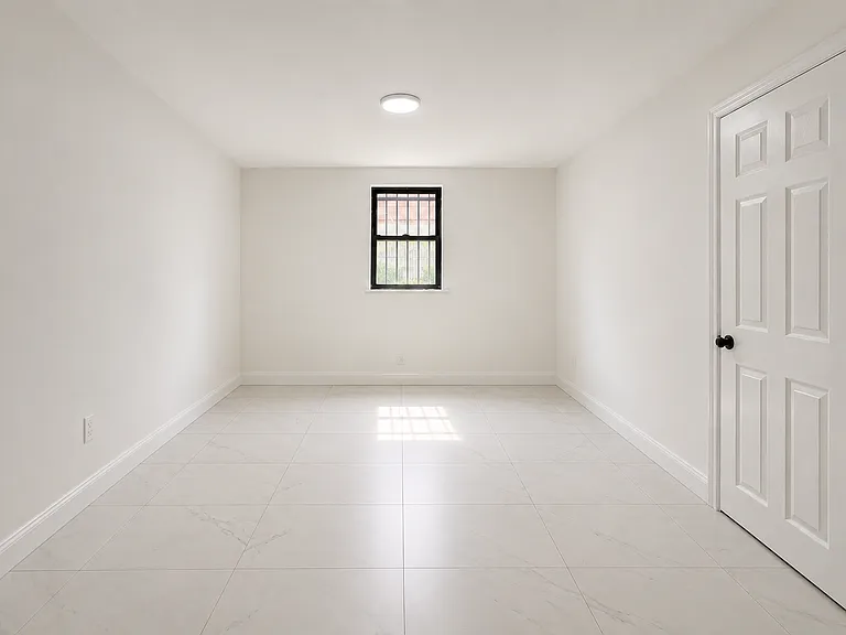 461 Pulaski St #1B — Photo 3