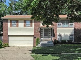 1412 S Hickory Dr, Mount Prospect, IL