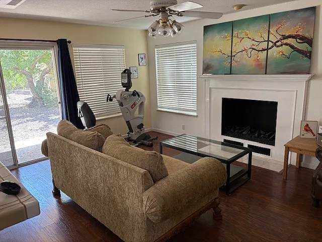 3 bed, 2.5 bath, 1837 sqft, $900 — Photo 4