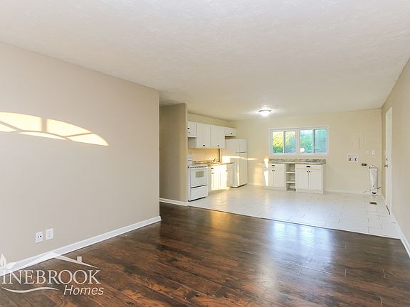 3rd image of 9819 Arquette Cir