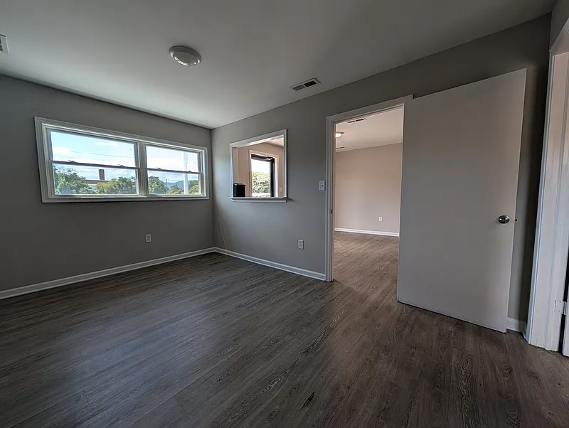 Studio, 2.0 bath, 1375 sqft, $1,045 — Photo 3