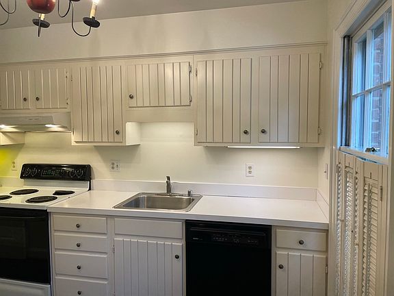 3rd image of 105 Roberts Ln